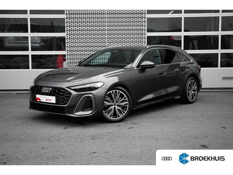 Grijs Gebruikt 2025 Audi A5 S-Line Coupé | € 56.800 - Afbeelding 1/4