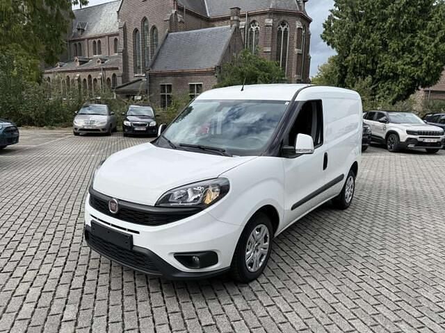 Wit Gebruikt 2022 Fiat Doblò MPV | € 16.335 - Afbeelding 1/4
