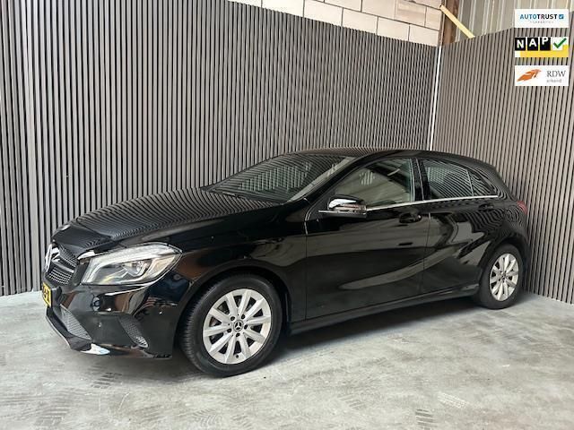 Zwart Gebruikt 2017 Mercedes A160 Ambition Hatchback | € 11.850 (Goede deal) - Afbeelding 1/4