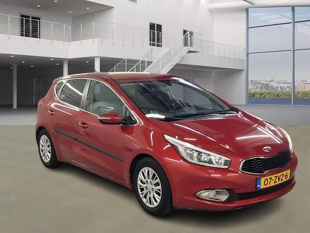 Occasion Kia Ceed Comfort 135 PK (99 kW) 2013 Rood Hatchback