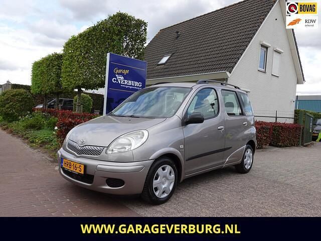 Grijs Gebruikt 2005 Toyota Yaris Verso Sol MPV | € 6.450 (Iets duurder) - Afbeelding 1/4