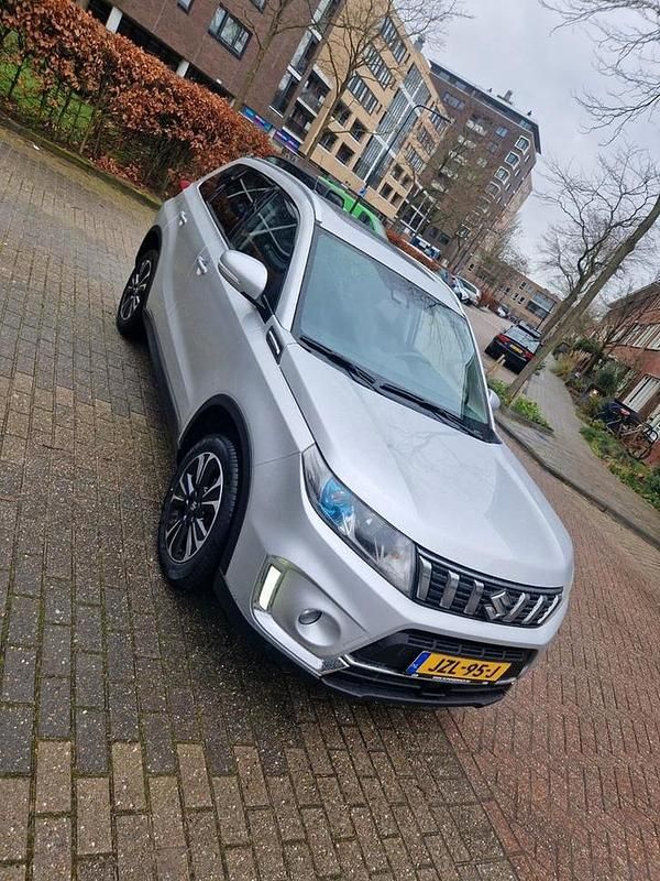 Occasion Suzuki Vitara 111 PK (81 kW) 2019 Grijs SUV
