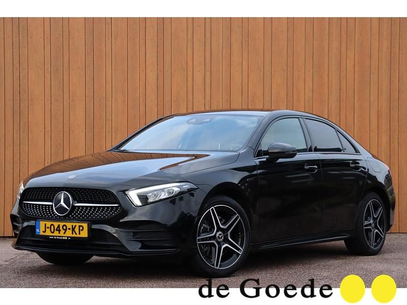 Zwart Occasion 2020 Mercedes A250 Business Sedan | € 25.940 (Iets duurder) - Afbeelding 1/4