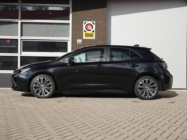 Occasion Toyota Corolla Team 2022 Zwart (metallic) Hatchback