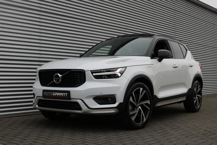 Gebruikt 2020 Volvo XC40 R-Design SUV | € 32.950 (Eerlijke prijs) - Afbeelding 1/4