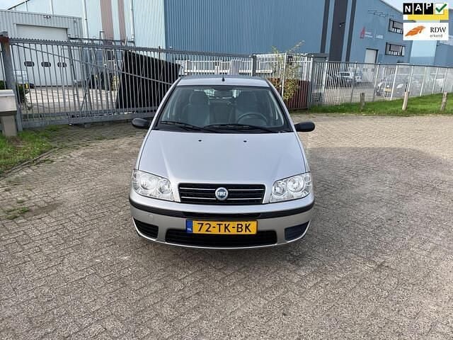 Grijs Gebruikt 2006 Fiat Punto Classica Hatchback | € 1.499 (Eerlijke prijs) - Afbeelding 1/4