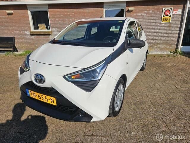Wit Gebruikt 2018 Toyota Aygo Hatchback | € 7.945 (Eerlijke prijs) - Afbeelding 1/4