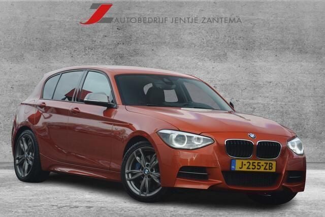 Oranje Gebruikt 2013 BMW M135 Executive Hatchback | € 21.900 (Eerlijke prijs) - Afbeelding 1/4
