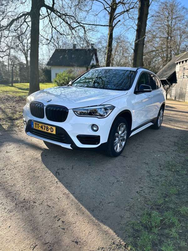 Wit Gebruikt 2018 BMW X1 SUV | € 22.500 (Eerlijke prijs) - Afbeelding 1/4