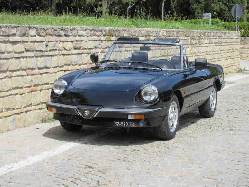 Zwart Gebruikt 1988 Alfa Romeo Spider Quadrifoglio Verde Cabriolet | € 20.000 - Afbeelding 1/4