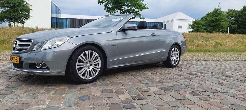 Grijs Gebruikt 2010 Mercedes E200 Elegance Cabriolet | € 14.500 (Eerlijke prijs) - Afbeelding 1/4