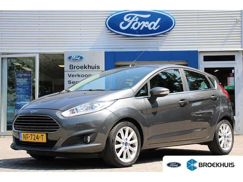 Grijs Gebruikt 2016 Ford Fiesta Titanium Hatchback | € 11.900 (Eerlijke prijs) - Afbeelding 1/4