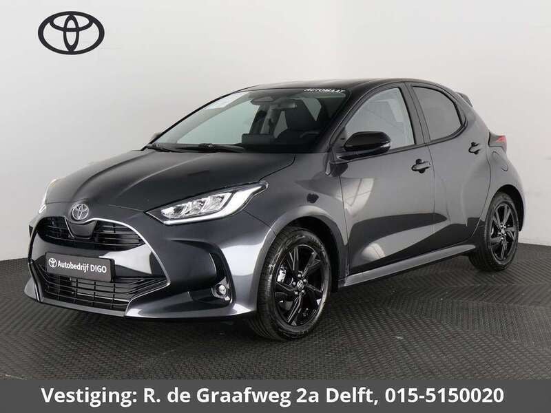 Grijs, metallic lak Gebruikt 2025 Toyota Yaris Hybrid Luxury Hatchback | € 28.650 (Iets duurder) - Afbeelding 1/3
