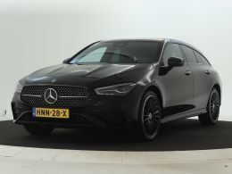 Donker nachtzwart Gebruikt 2024 Mercedes CLA250e Shooting Brake AMG Stationwagen | € 42.950 (Eerlijke prijs) - Afbeelding 1/3