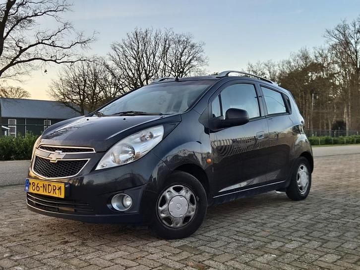 Zwart Gebruikt 2010 Chevrolet Spark LS Hatchback | € 999 (Goede deal) - Afbeelding 1/3