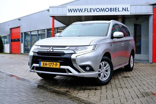 Grijs Gebruikt 2019 Mitsubishi Outlander SUV | € 18.950 (Goede deal) - Afbeelding 1/4