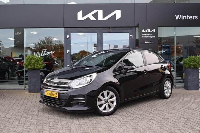 Zwart Gebruikt 2015 Kia Rio Hatchback | € 11.355 (Iets duurder) - Afbeelding 1/4