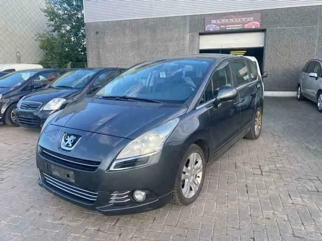 Grijs Gebruikt 2010 Peugeot 5008 Premium MPV | € 2.999 - Afbeelding 1/4