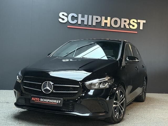 Zwart Gebruikt 2020 Mercedes B180 Luxury MPV | € 25.900 (Goede deal) - Afbeelding 1/4