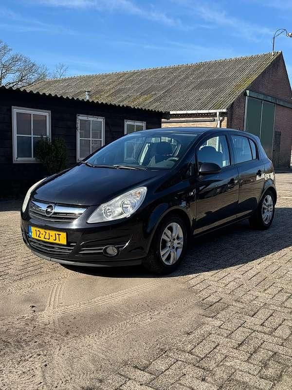 Zwart Gebruikt 2008 Opel Corsa Enjoy MPV | € 2.990 (Eerlijke prijs) - Afbeelding 1/4