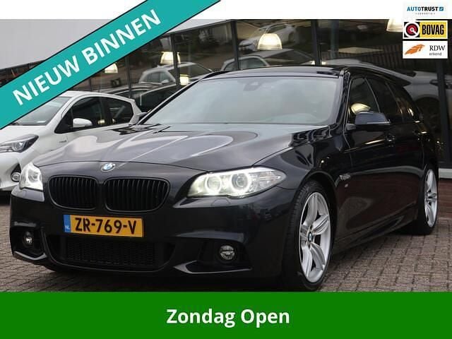 Zwart Gebruikt 2016 BMW 520 Executive Stationwagen | € 14.945 (Eerlijke prijs) - Afbeelding 1/4