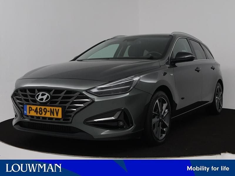 Groen Gebruikt 2022 Hyundai i30 Premium Stationwagen | € 19.445 (Goede deal) - Afbeelding 1/4