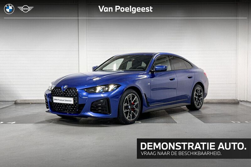 Portimao blau (donker blauw) Gebruikt 2024 BMW 420 M Sport Coupé | € 61.900 (Duur) - Afbeelding 1/4
