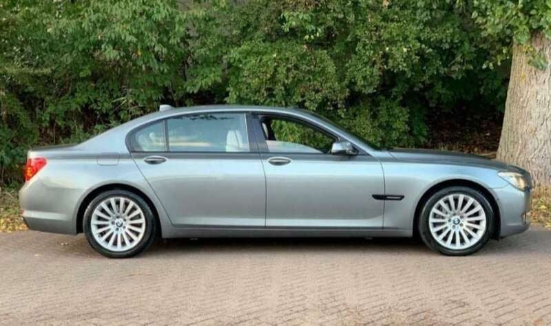 Grijs Gebruikt 2010 BMW 750L Executive Sedan | € 19.500 - Afbeelding 1/4