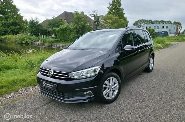 Zwart Gebruikt 2019 VW Touran Highline MPV | € 26.995 (Eerlijke prijs) - Afbeelding 1/4