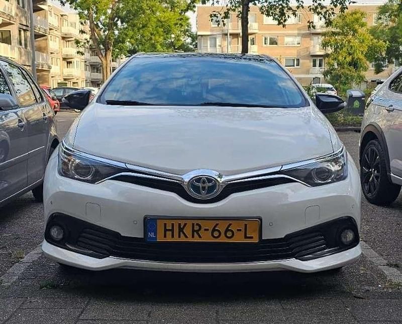 Wit Gebruikt 2015 Toyota Auris MPV | € 11.995 (Eerlijke prijs) - Afbeelding 1/4
