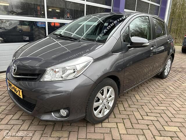 Occasion Toyota Yaris 99 PK (72 kW) 2014 Grijs Hatchback