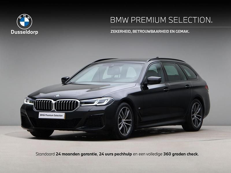 Zwart Occasion 2022 BMW 520 M Sport Stationwagen | € 38.450 (Iets duurder) - Afbeelding 1/4