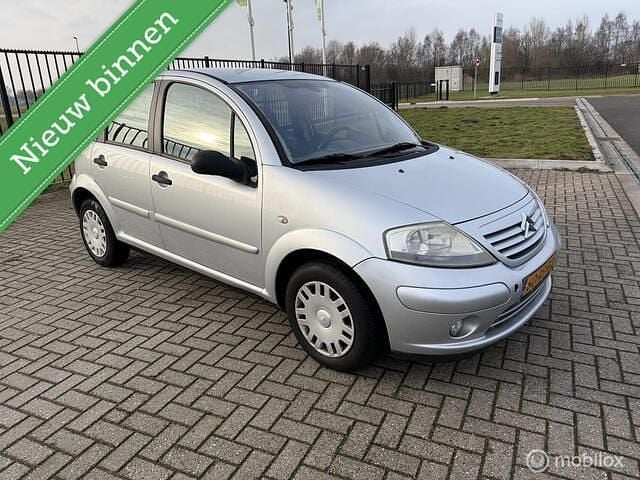 Grijs Occasion 2005 Citroën C3 Attraction Hatchback | € 1.000 (Eerlijke prijs) - Afbeelding 1/4