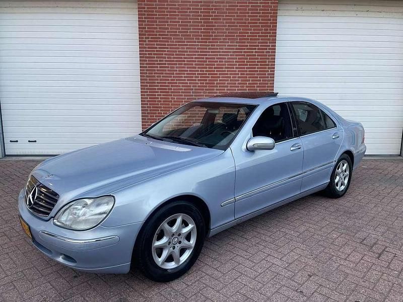 Grijs Gebruikt 1999 Mercedes S320 Sedan | € 3.950 (Eerlijke prijs) - Afbeelding 1/4