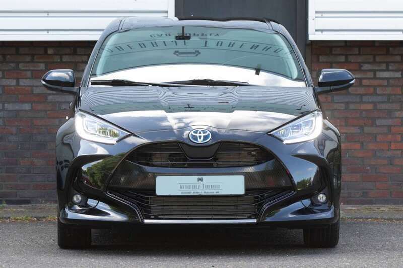 Zwart, metallic lak Gebruikt 2020 Toyota Yaris Hybrid Hatchback | € 18.900 (Eerlijke prijs) - Afbeelding 1/4