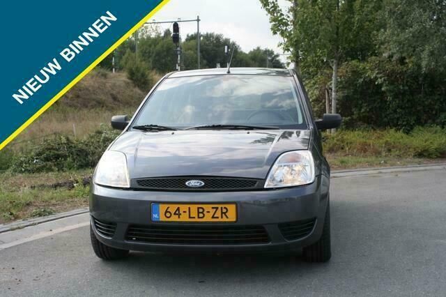 Grijs Gebruikt 2002 Ford Fiesta Ambiente Hatchback | € 1.499 (Eerlijke prijs) - Afbeelding 1/4