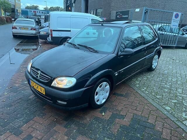 Zwart (metallic) Occasion 2001 Citroën Saxo Hatchback | € 2.999 (Eerlijke prijs) - Afbeelding 1/4
