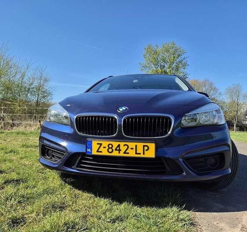 Blauw Gebruikt 2017 BMW 218 Executive Stationwagen | € 13.700 (Goede deal) - Afbeelding 1/4