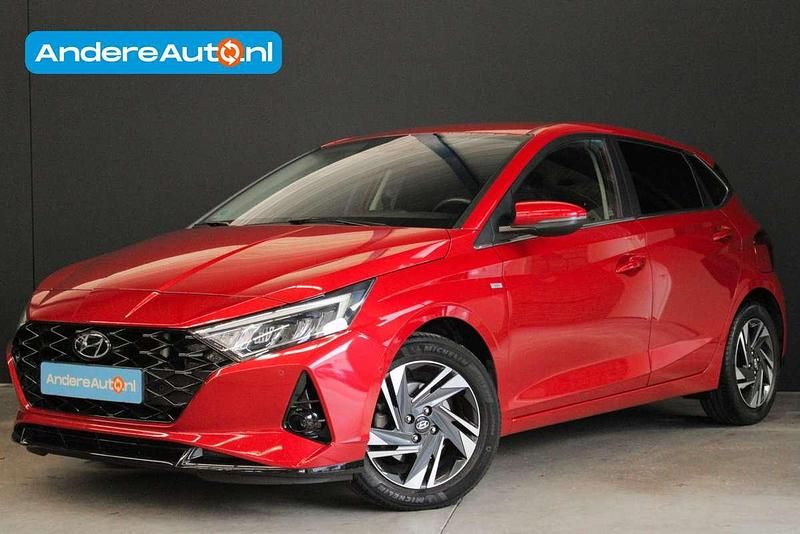 Rood Occasion 2022 Hyundai i20 Premium Hatchback | € 17.595 (Eerlijke prijs) - Afbeelding 1/4