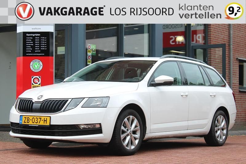Wit Gebruikt 2019 Skoda Octavia Ambition Stationwagen | € 10.785 (Eerlijke prijs) - Afbeelding 1/4
