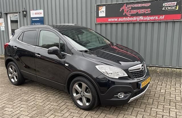 Zwart Gebruikt 2013 Opel Mokka Cosmo SUV | € 8.750 (Eerlijke prijs) - Afbeelding 1/4