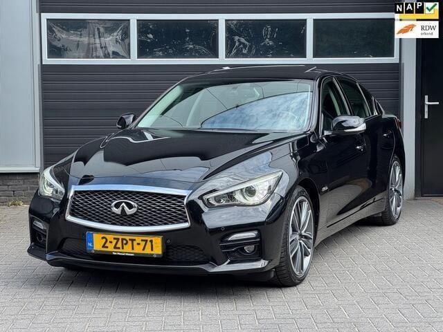 Zwart Gebruikt 2015 Infiniti Q50 Sedan | € 15.950 - Afbeelding 1/4