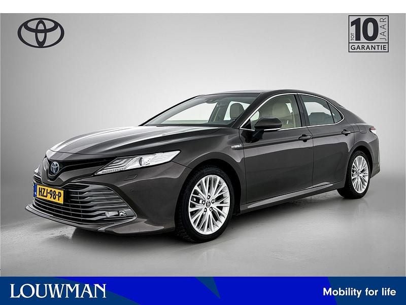 Bruin Gebruikt 2019 Toyota Camry Executive Sedan | € 28.950 (Goede deal) - Afbeelding 1/4