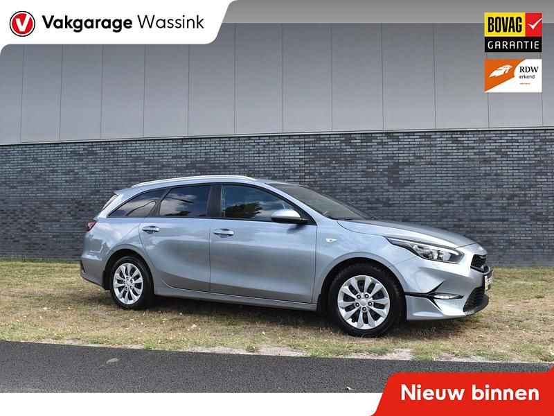 Zilver Gebruikt 2022 Kia Ceed Comfort Hatchback | € 16.940 (Eerlijke prijs) - Afbeelding 1/4