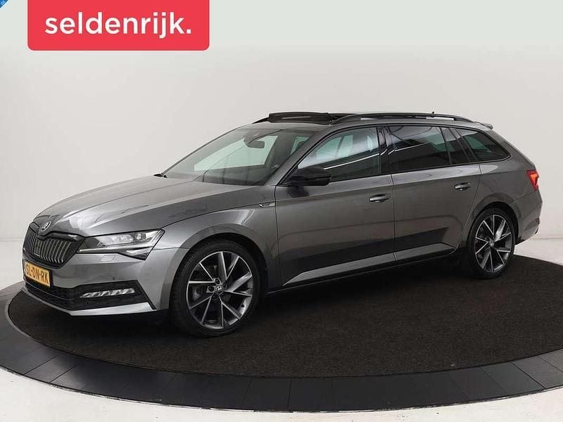 Grijs Gebruikt 2021 Skoda Superb SportLine Stationwagen | € 24.900 (Duur) - Afbeelding 1/4