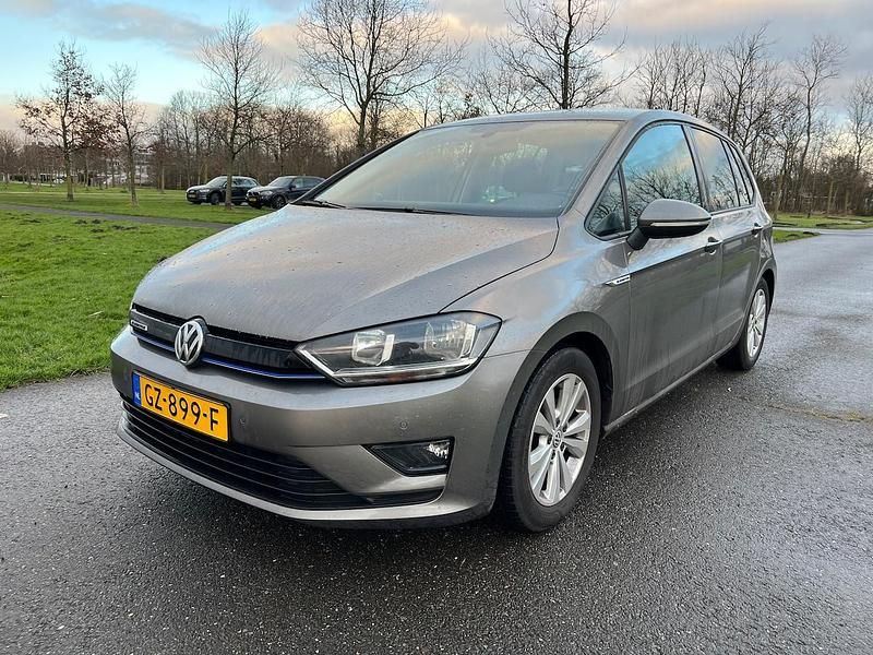 Grijs Occasion 2015 VW Golf Sportsvan Comfortline MPV | € 7.250 (Goede deal) - Afbeelding 1/4