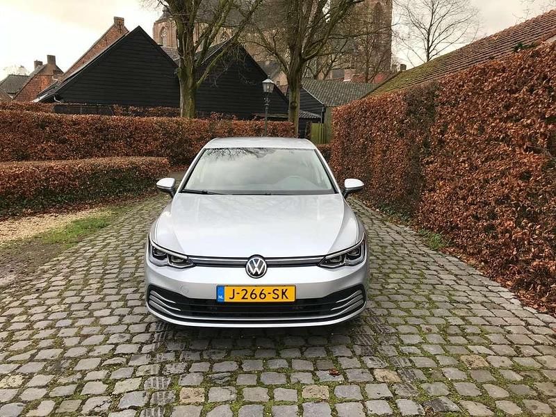 Occasion VW Golf VIII Life 110 PK (80 kW) 2020 Zilver Hatchback