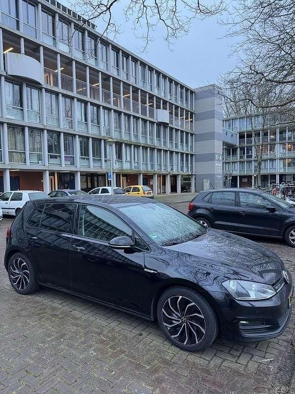Zwart Gebruikt 2017 VW Golf VII Comfortline Stationwagen | € 7.500 (Goede deal) - Afbeelding 1/4