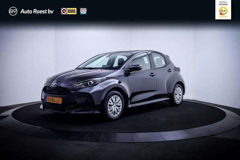 Zwart Gebruikt 2022 Toyota Yaris Hybrid Active Hatchback | € 20.750 (Eerlijke prijs) - Afbeelding 1/4