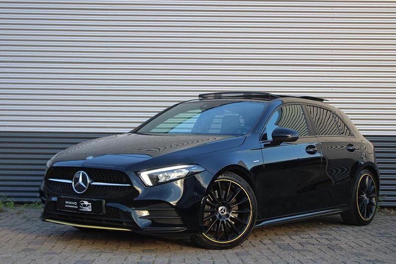 Zwart Gebruikt 2018 Mercedes A250 AMG Hatchback | € 26.950 (Eerlijke prijs) - Afbeelding 1/4